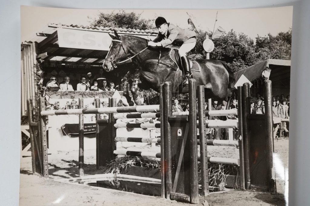 PHOTO Argentique France Equitation cheval saut d'obstacles 18X24cm 1970