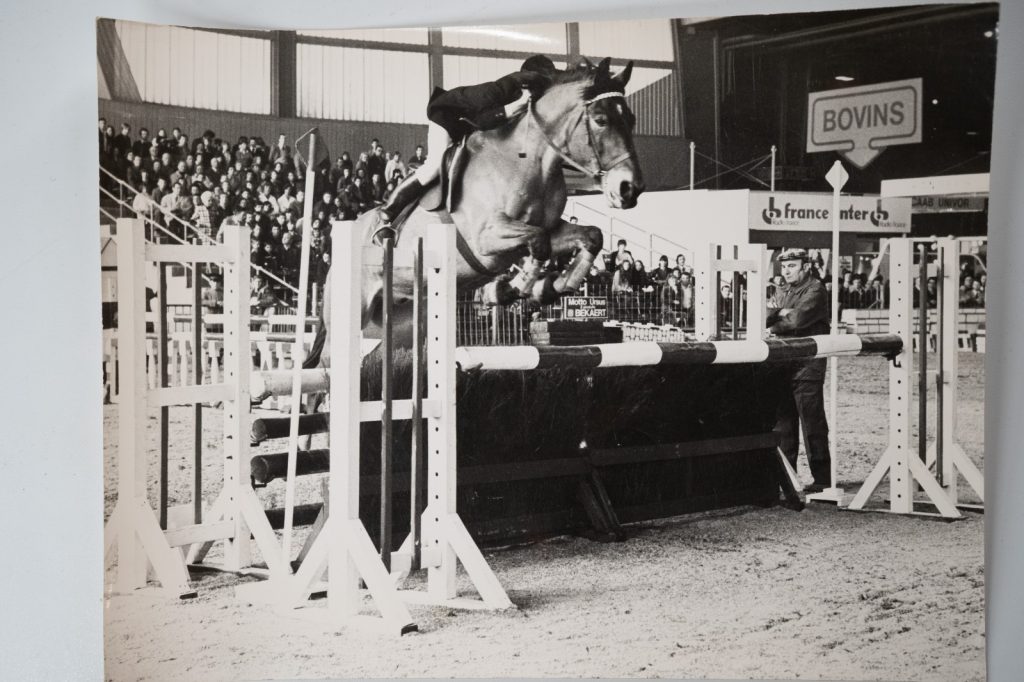 PHOTO Argentique France Equitation cheval saut d'obstacles 18X24cm 1970