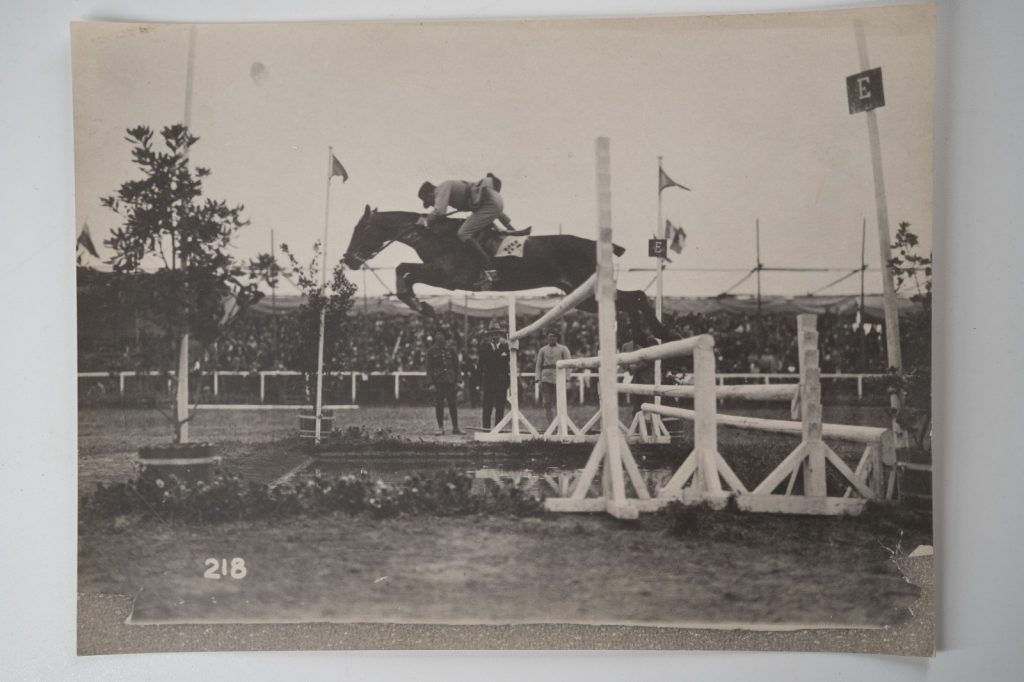PHOTO Argentique France Equitation cheval saut d'obstacles 18X24cm 1970