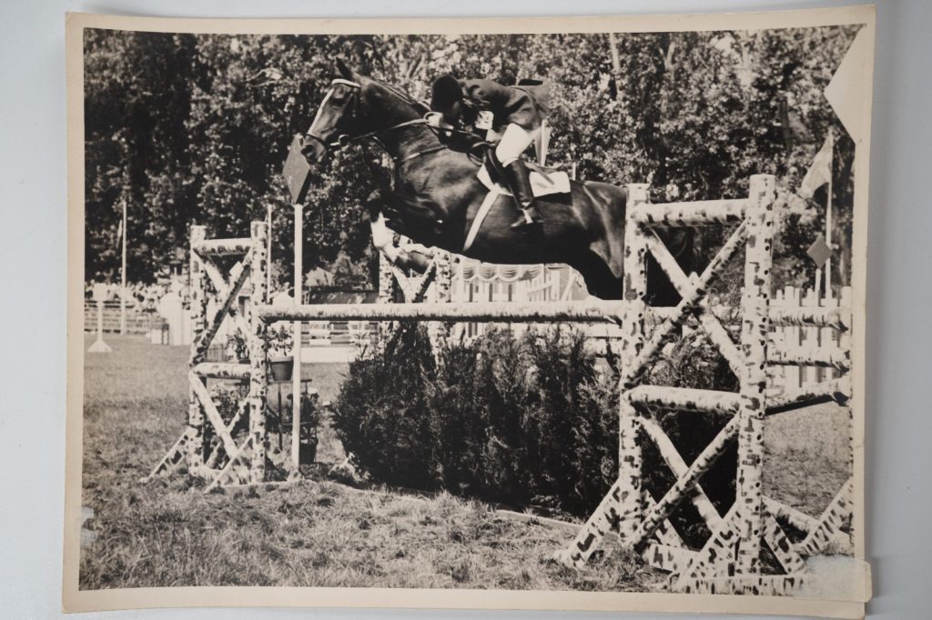PHOTO Argentique France Equitation cheval saut d'obstacles 18X24cm 1970