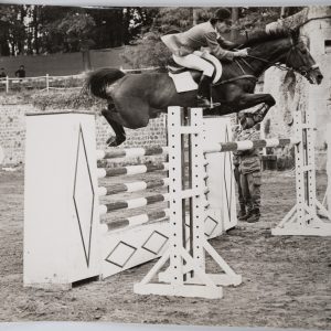 PHOTO Argentique	France	Equitation cheval saut d'obstacles	18X24cm	1970