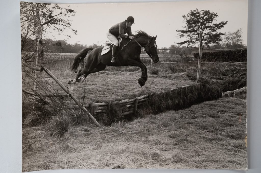 PHOTO Argentique France Equitation cheval saut d'obstacles 18X24cm 1970