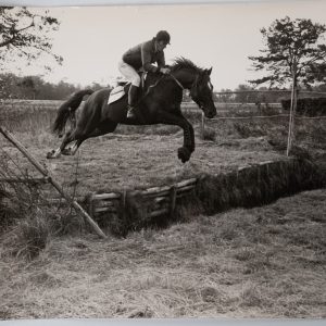 PHOTO Argentique	France	Equitation cheval saut d'obstacles	18X24cm	1970