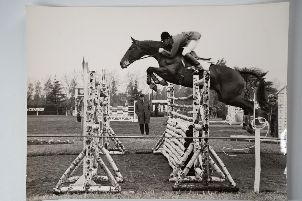 PHOTO Argentique France Equitation cheval saut d'obstacles 18X24cm 1970