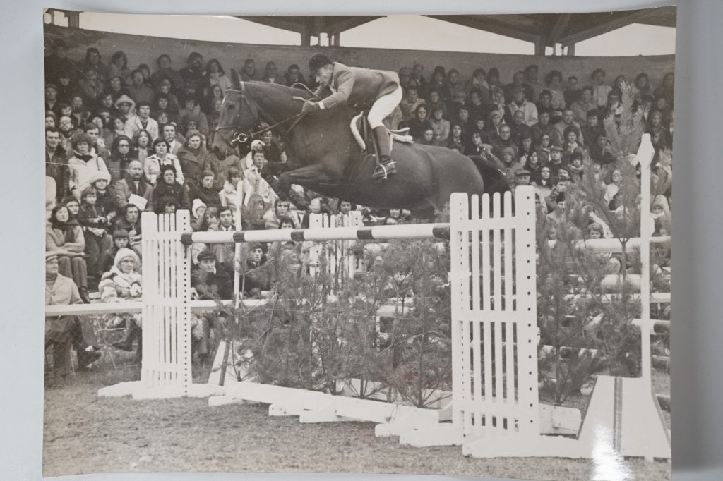 PHOTO Argentique France Equitation cheval saut d'obstacles 18X24cm 1970