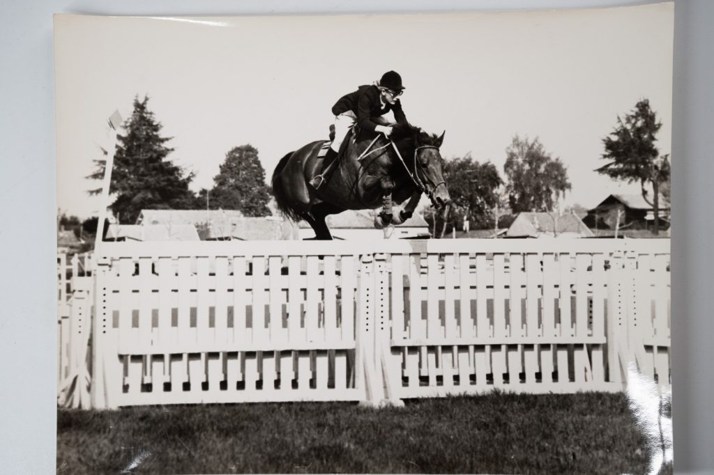 PHOTO Argentique France Equitation cheval saut d'obstacles 18X24cm 1970