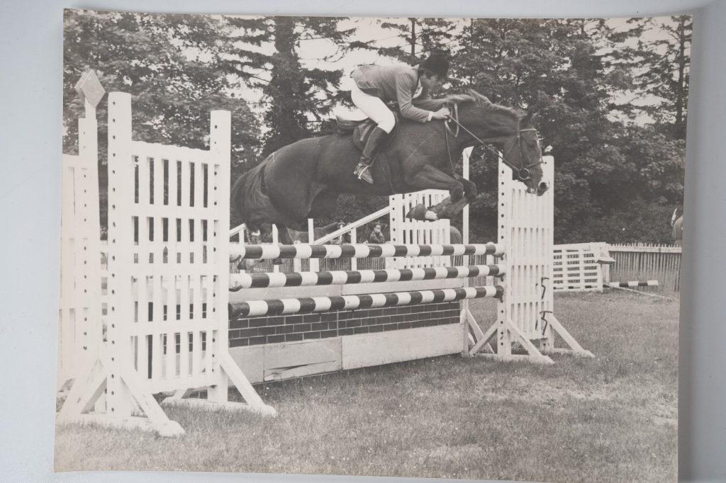 PHOTO Argentique France Equitation cheval saut d'obstacles 18X24cm 1970