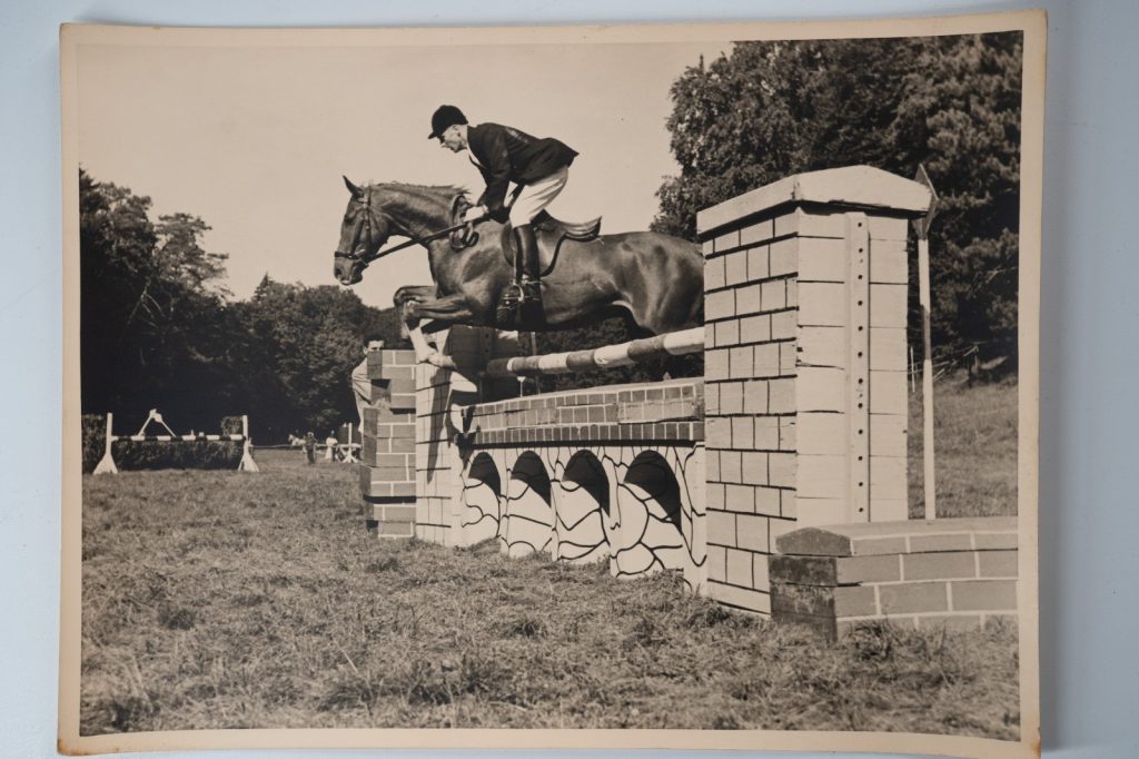 PHOTO Argentique France Equitation cheval saut d'obstacles 18X24cm 1970
