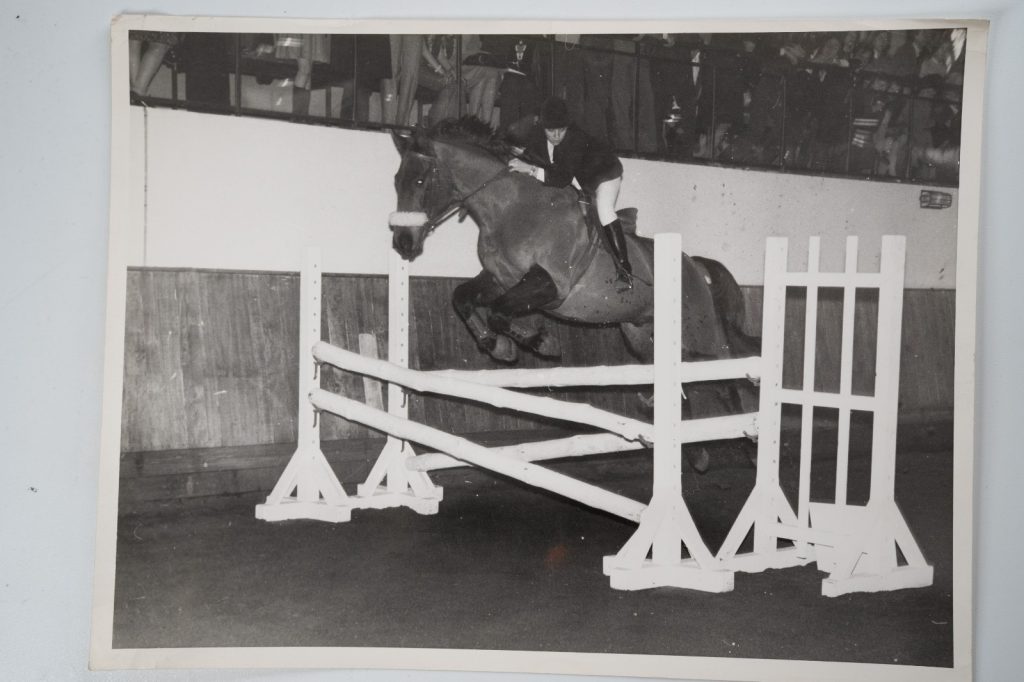 PHOTO Argentique France Equitation cheval saut d'obstacles 18X24cm 1970