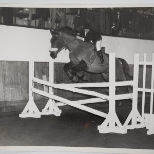 PHOTO Argentique	France	Equitation cheval saut d'obstacles	18X24cm	1970