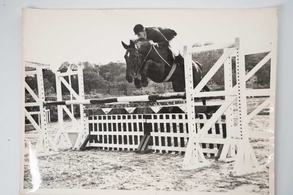 PHOTO Argentique France Equitation cheval saut d'obstacles 18X24cm 1970