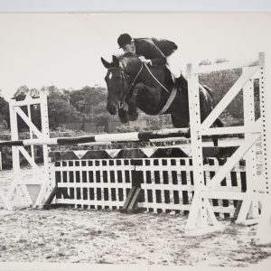 PHOTO Argentique	France	Equitation cheval saut d'obstacles	18X24cm	1970