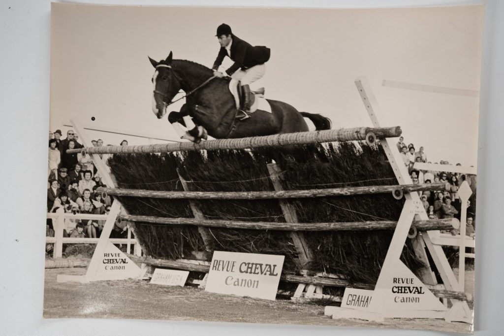 PHOTO Argentique France Equitation cheval saut d'obstacles 18X24cm 1970