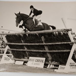 PHOTO Argentique	France	Equitation cheval saut d'obstacles	18X24cm	1970