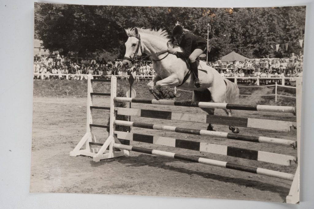 PHOTO Argentique France Equitation cheval saut d'obstacles 18X24cm 1970