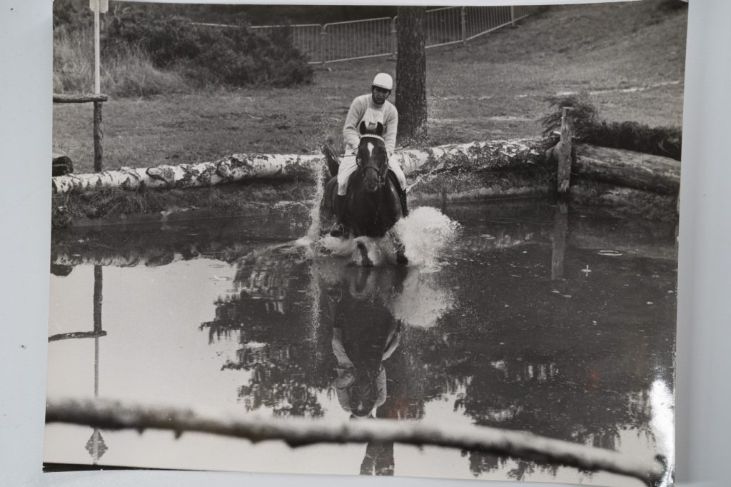 PHOTO Argentique France Equitation cheval saut d'obstacles 18X24cm 1970