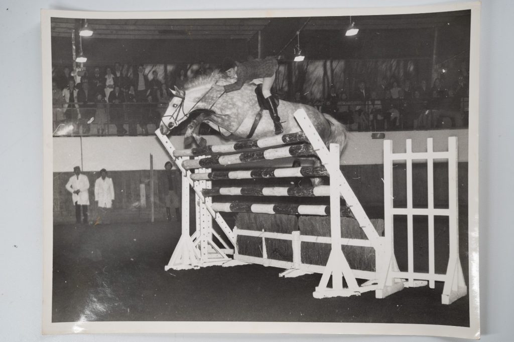 PHOTO Argentique France Equitation cheval saut d'obstacles 18X24cm 1970