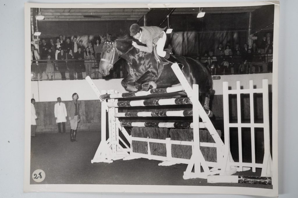 PHOTO Argentique France Equitation cheval saut d'obstacles 18X24cm 1970