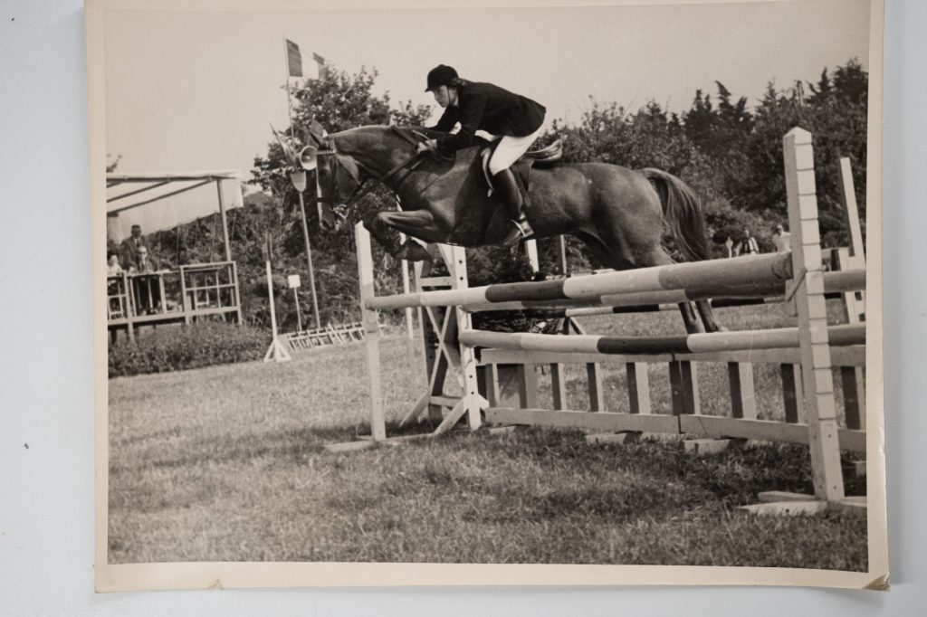 PHOTO Argentique France Equitation cheval saut d'obstacles 18X24cm 1970