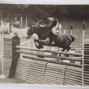 PHOTO Argentique	France	Equitation cheval saut d'obstacles	18X24cm	1970