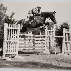 PHOTO Argentique	France	Equitation cheval saut d'obstacles	18X24cm	1970