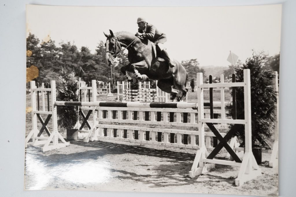 PHOTO Argentique France Equitation cheval saut d'obstacles 18X24cm 1970
