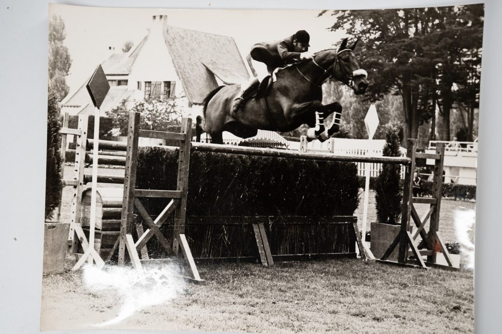 PHOTO Argentique France Equitation cheval saut d'obstacles 18X24cm 1970
