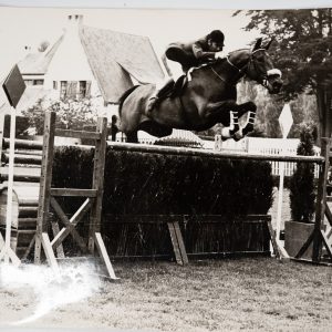 PHOTO Argentique	France	Equitation cheval saut d'obstacles	18X24cm	1970