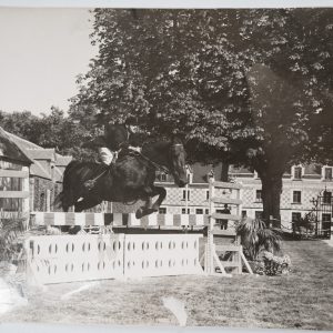 PHOTO Argentique	France	Equitation cheval saut d'obstacles	18X24cm	1970