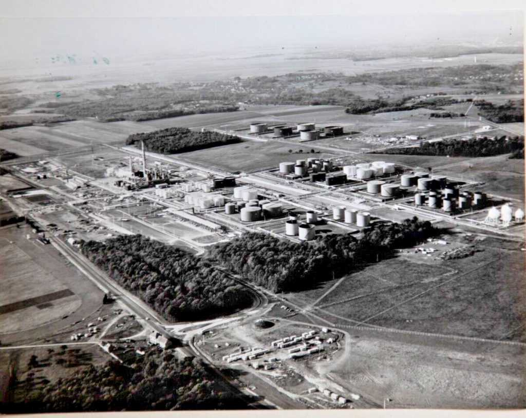 TIRAGE PHOTO	ARGENTIQUE RAFINERIE DE VERNON  1980	VUE AERIENNE NORMANDIE 18X24cm