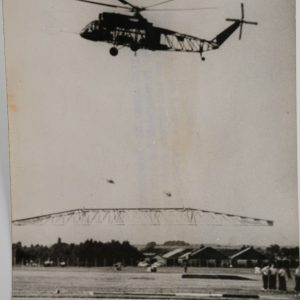 PHOTO de presse militaire helicoptrere démonstration farnborough 1960 13X18cm