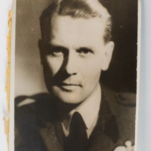 PHOTO, BRITISH OFFICIAL PHOTOGRAPH 1945 MILITAIRE AIR COMMODOR ELWORTHY 15X20cm