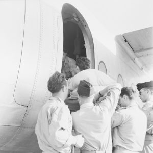 Tirage photo sur papier  argentique militaire secours Algerie 1950 40x40cm