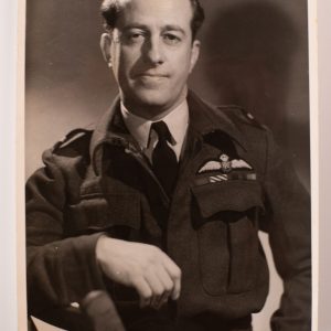 ARGENTIQUE 1945 PHOTO DE PRESSE MILITAIRE AIR COMMODORE D.L. THOMSON RAF 15X20CM