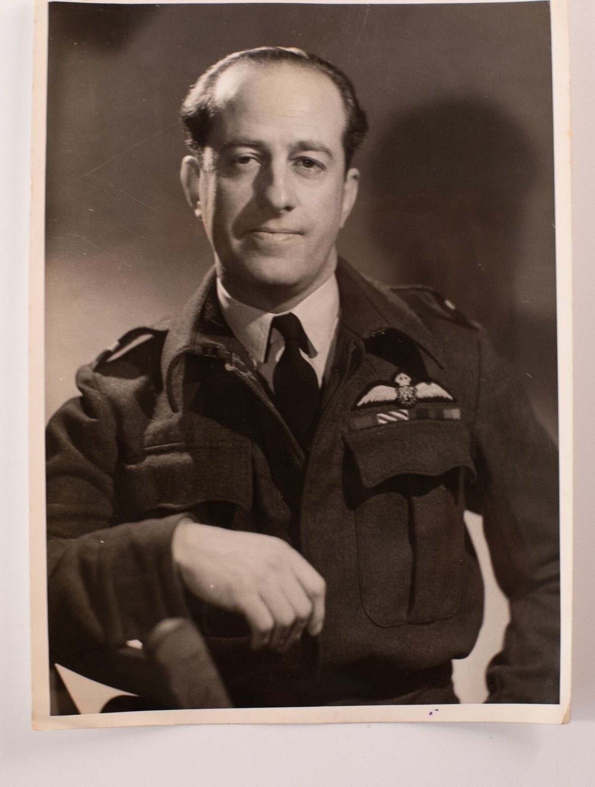 ARGENTIQUE 1945 PHOTO DE PRESSE MILITAIRE AIR COMMODORE D.L. THOMSON RAF 15X20CM