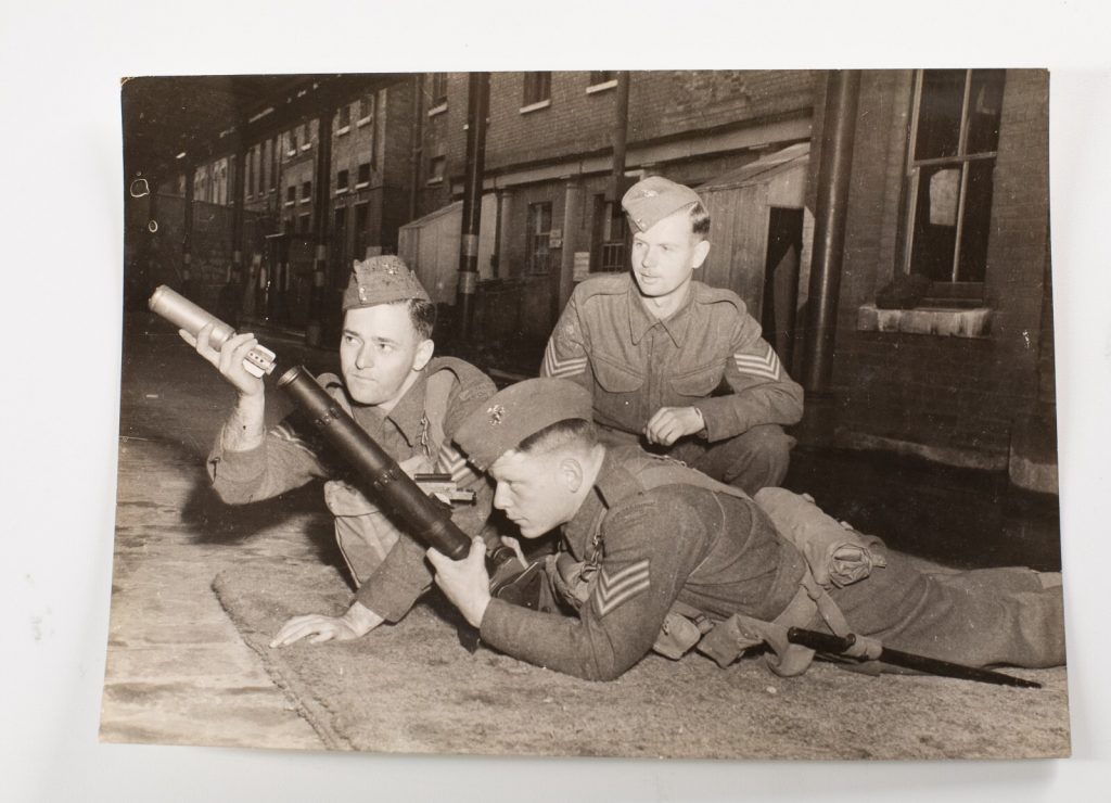 PHOTO OFFICIEL DE PRESSE 15X20cm 1945 militaire americain et britanique