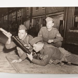 PHOTO OFFICIEL DE PRESSE 15X20cm 1945 militaire  americain et britanique