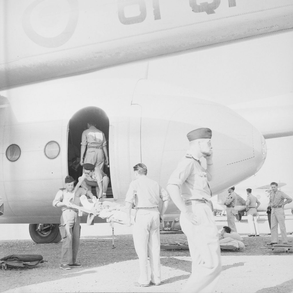Tirage photo sur papier argentique militaire secours Algerie 1950 40x40cm