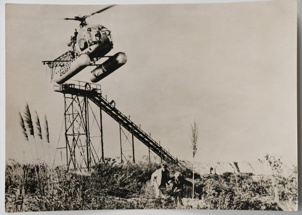 PHOTO de presse film my blood runs cold helicoptere police 1960 13X18cm