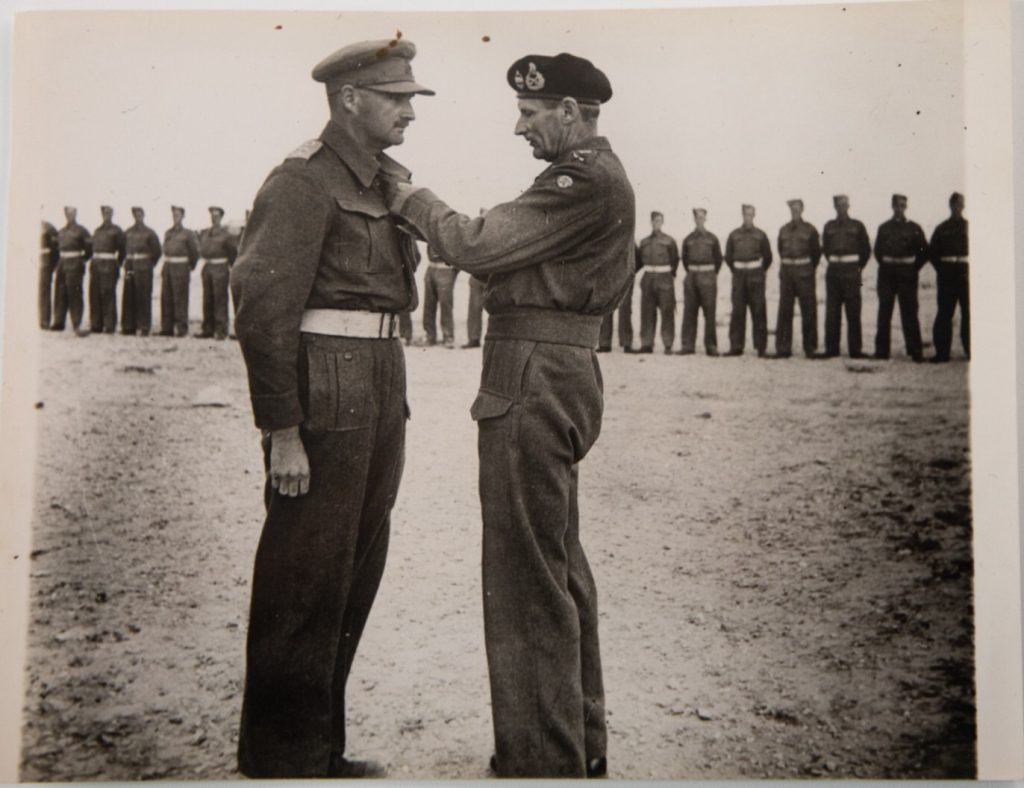 PHOTO ARGENTIQUE MILITARIA 1940 OFFICIEL BRITANIQUE 15X20cm Général Montgomery