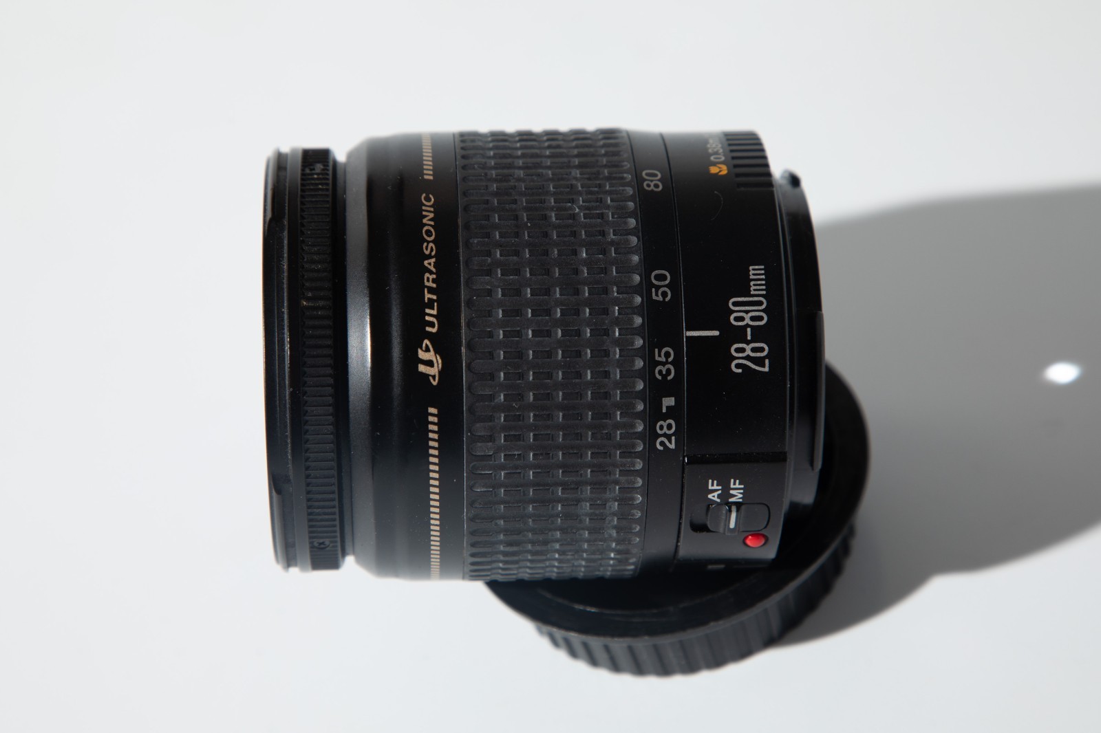 OBJECTIF Canon ZOOM EF 28-80 f3,5-5,6 IV 2000 Argentique, Numérique 24x36mm – Image 2