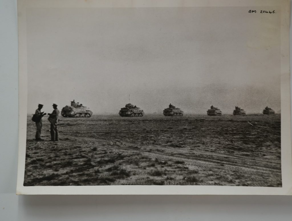 PHOTO Miltaire britanique desert char 15x20cm 1940