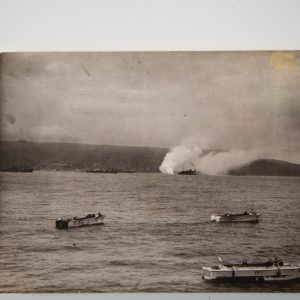 PHOTO ARGENTIQUE MILITARIA 1940	OFFICIEL BRITANIQUE 15X20cm Combat naval