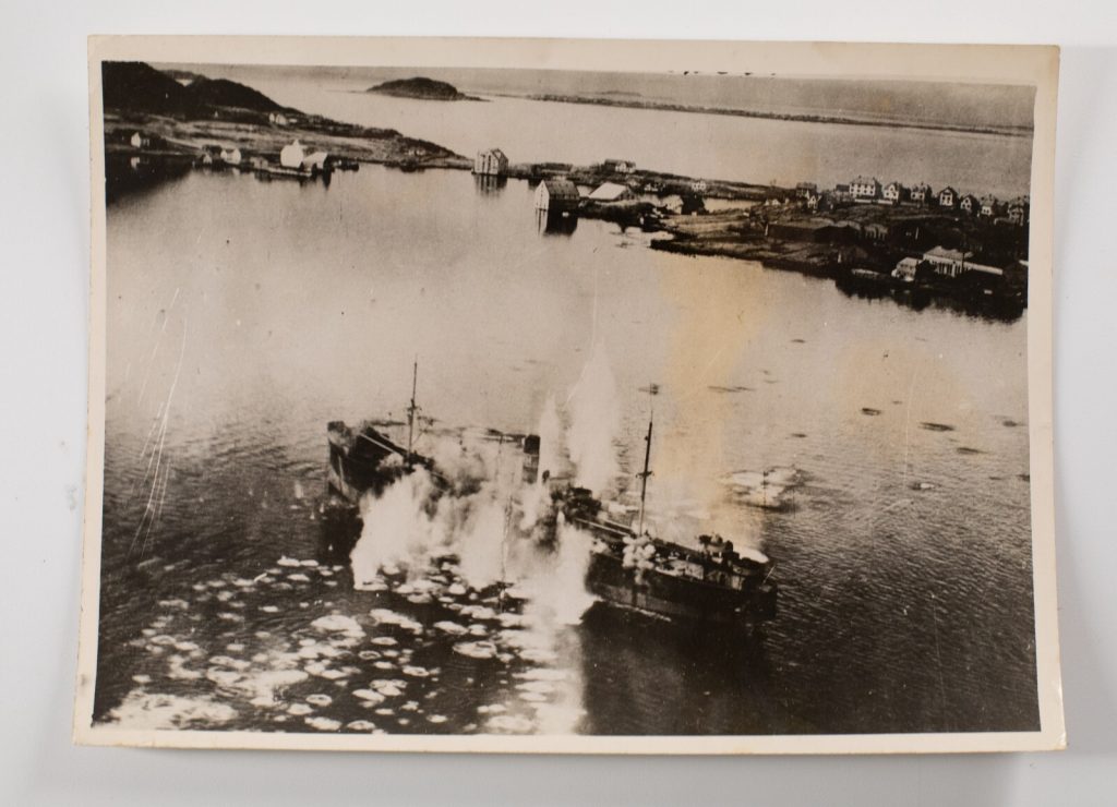 PHOTO OFFICIEL BRITANIQUE DE PRESSE MILITARIA 1945 15X21cm bombardement