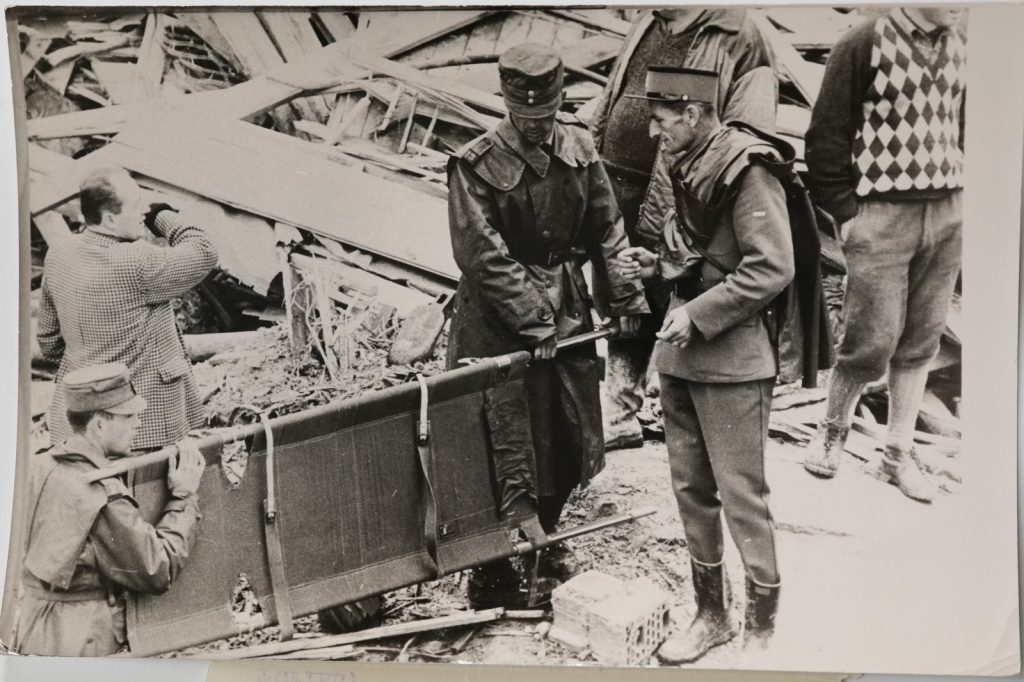 PHOTO  Suisse	mission de secours catastrophe de Mattmark 	12X18cm 1960
