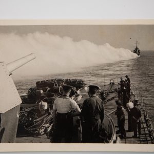 PHOTO ARGENTIQUE MILITARIA 1940	OFFICIEL BRITANIQUE 15X20cm Combat naval