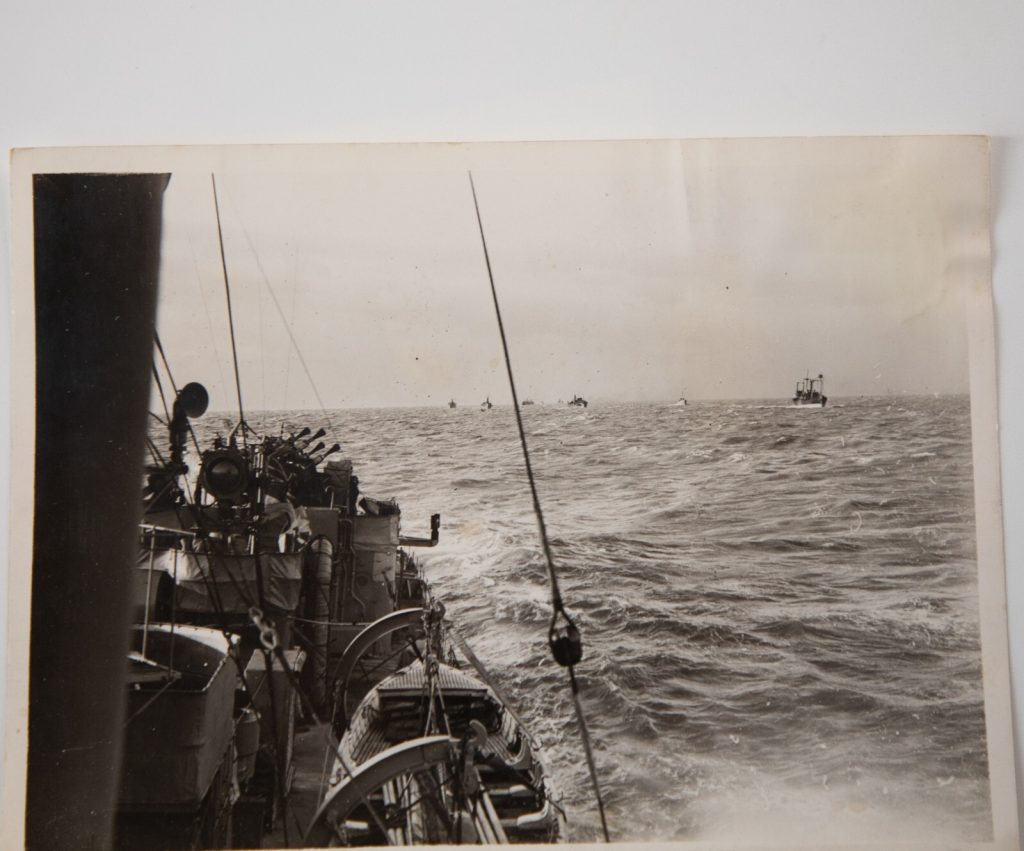 PHOTO ARGENTIQUE MILITARIA 1940 OFFICIEL BRITANIQUE 15X20cm Navire