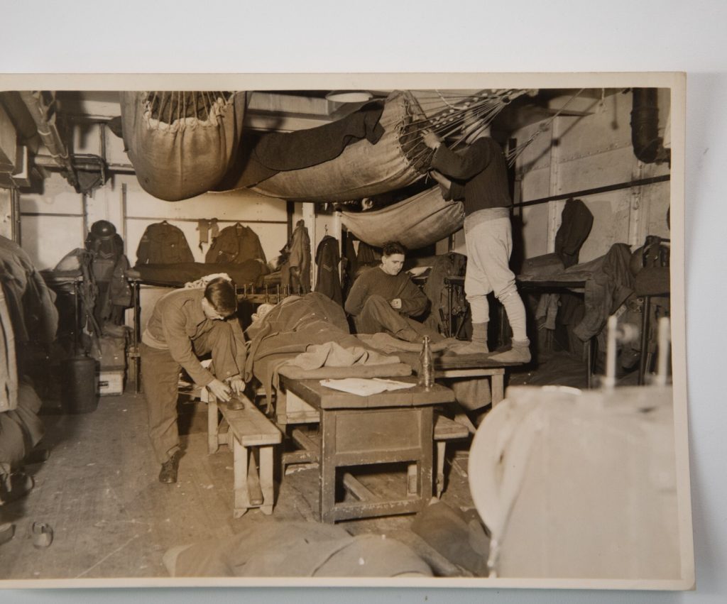 PHOTO ARGENTIQUE MILITARIA 1940 OFFICIEL BRITANIQUE 15X20cm Navire