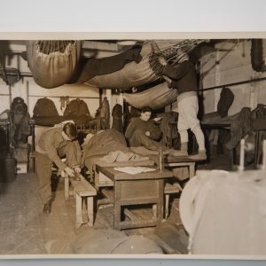 PHOTO ARGENTIQUE MILITARIA 1940	OFFICIEL BRITANIQUE 15X20cm Navire