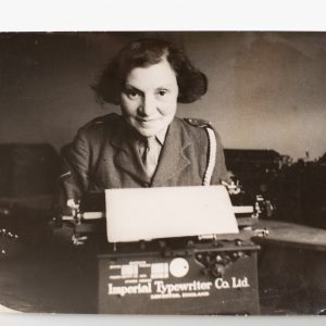 PHOTO OFFICIEL BRITANIQUE DE PRESSE MILITARIA 1945 15X21cm Typewriter